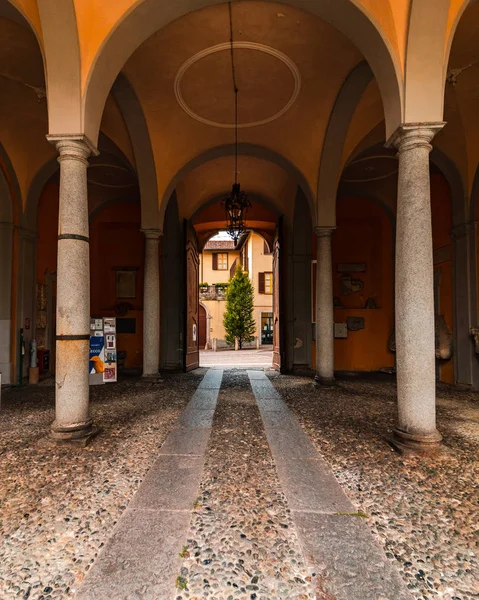 Panorámás Kilátás Nyílik Lecco Tóra Olaszországban Egy Gyönyörű Őszi Napon — Stock Fotó