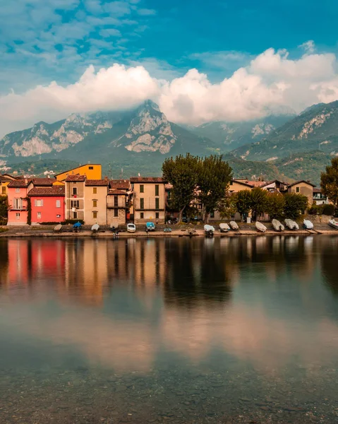 Πανοραμική Θέα Στη Λίμνη Lecco Στην Ιταλία Μια Όμορφη Μέρα — Φωτογραφία Αρχείου