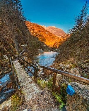Parco delle Fucine, Val Sabbia 'da güzel bir yer. 800 metrede dinlenme noktası ve sığınağı olan park yeri. Aralık 29-2019