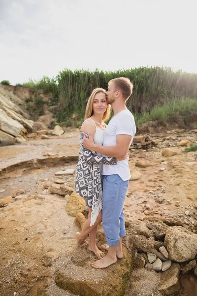 Jovem casal bonito — Fotografia de Stock