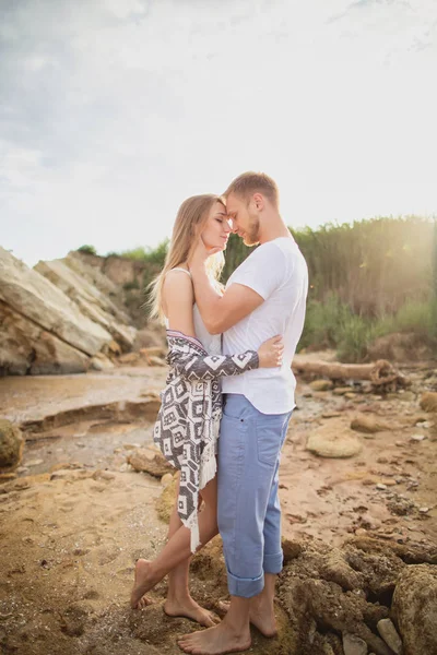 Jovem casal bonito — Fotografia de Stock