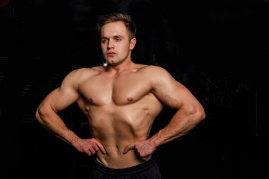 duran genç erkek atlet 