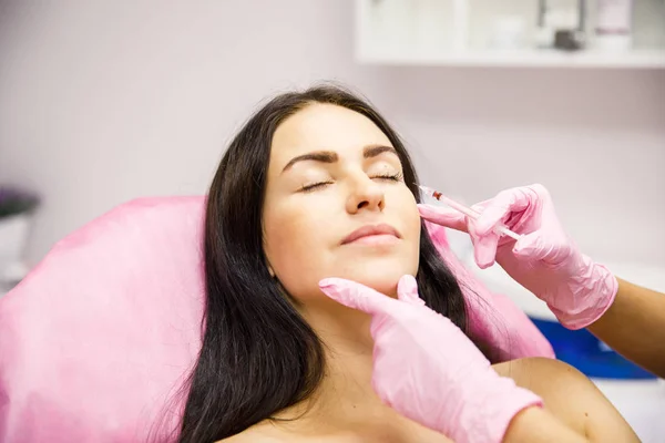 Brunet Beautiful Woman Sitting Beauty Parlor Waiting Botox Injection — Stock Photo, Image