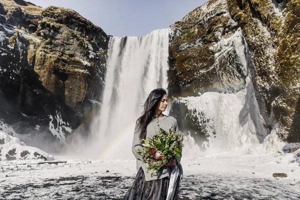 Portrait Beautiful Brunet Woman Holding Flowers Posing Winter Waterfall Iceland — Stock Photo, Image