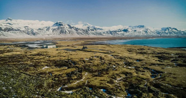 アイスランドの素晴らしい鳥の眺め山の風景 — ストック写真