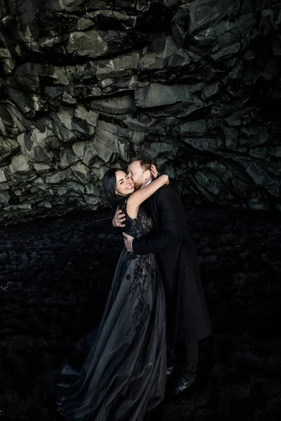 Couple Lovers Hugging Open Air Wedding Ceremony Iceland Black Cave — Stock Photo, Image