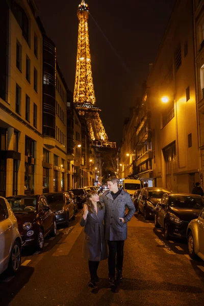 Una Hermosa Pareja Joven Está Elegantemente Vestida Una Chica Con —  Fotos de Stock