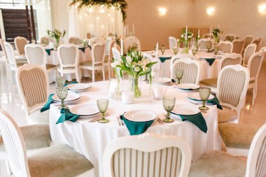 Güzel düğün dekoru, restoran, tören