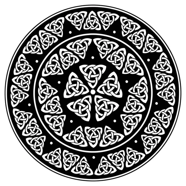Escudo celta, decorado con un antiguo patrón europeo — Vector de stock