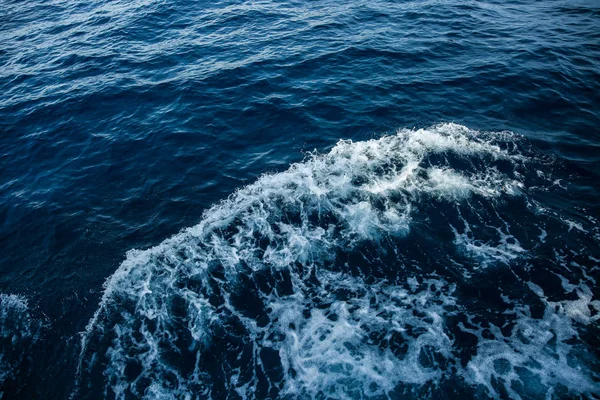 arka plan mavi dalgalar deniz deniz köpüğü ile