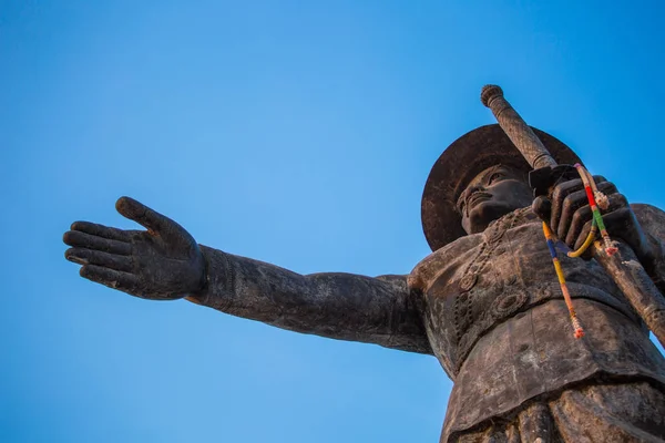 Estatua del Rey Chao Anouvong, lideró la Rebelión Laosiana como el último monarca del Reino Lao de Vientiane —  Fotos de Stock
