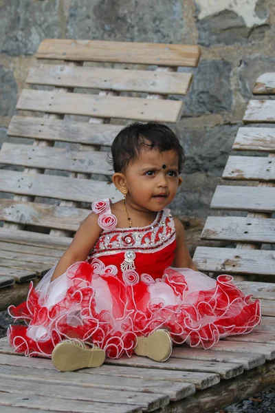 Goa, Hindistan - 29 Şubat 2017 mutlu ifade ile Hint küçük çocuk.