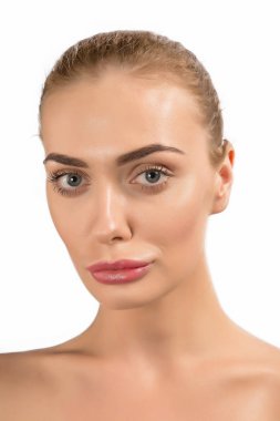 güzel çıplak kız modeli büyük dudaklar üzerinde beyaz arka plan spa portresi