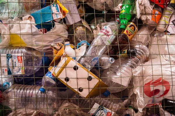 Moscou, Rússia - 25 de fevereiro de 2020: Vista superior de uma lata de lixo — Fotografia de Stock