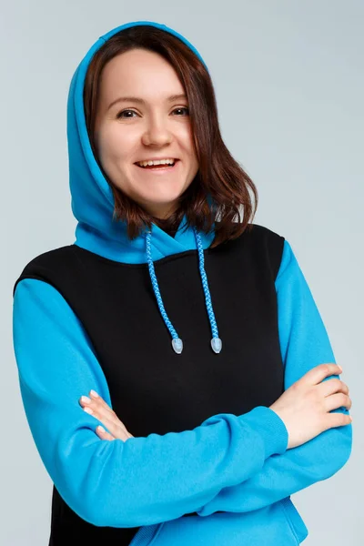 Vrouw Zwarte Blauwe Hoodie Model Voor Logo Branding Ontwerp — Stockfoto