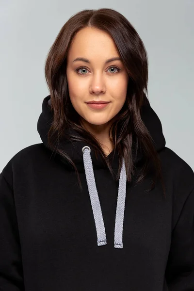 Vrouw Zwarte Hoodie Model Voor Logo Branding Ontwerp — Stockfoto