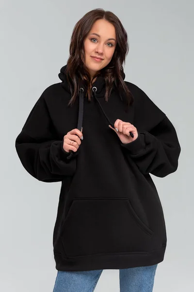 Kobieta Czarnej Bluzie Oversize Makieta Logo Lub Projekt Marki — Zdjęcie stockowe