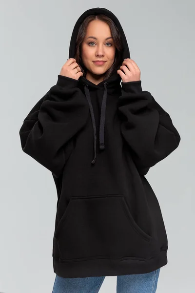 Vrouw Zwarte Oversize Hoodie Model Voor Logo Branding Ontwerp — Stockfoto