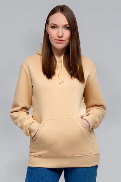 Vrouw Gouden Hoodie Model Voor Logo Branding Ontwerp — Stockfoto