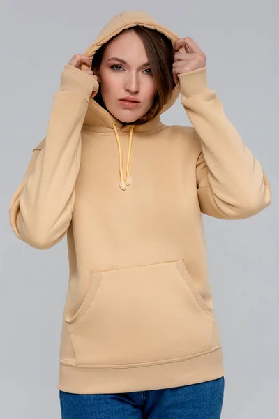 Vrouw Gouden Hoodie Model Voor Logo Branding Ontwerp — Stockfoto