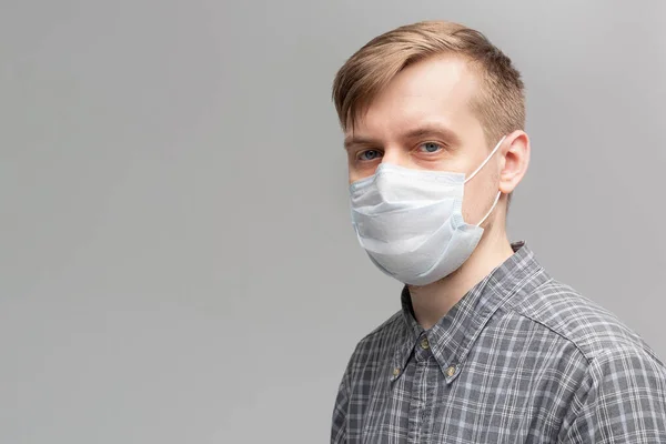 Pria Bertopeng Medis Menutup Potret Perawatan Kesehatan Gejala Coronavirus Covid — Stok Foto