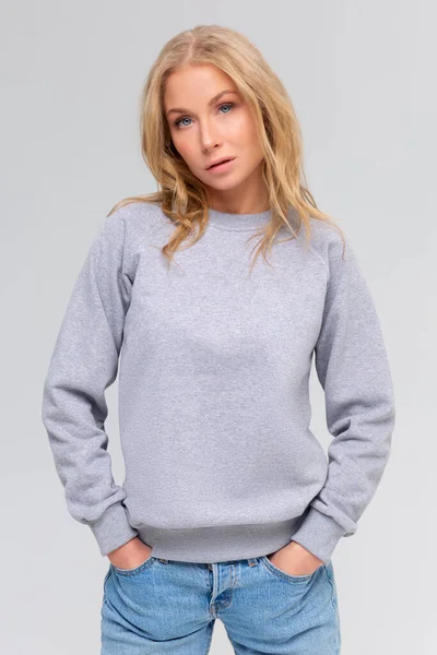 Blanco Sweater Geisoleerd Vrouwen Dragen Een Gewone Hoodie Mockup Plain — Stockfoto