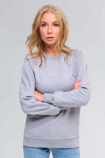 Blanco Sweater Geisoleerd Vrouwen Dragen Een Gewone Hoodie Mockup Plain — Stockfoto