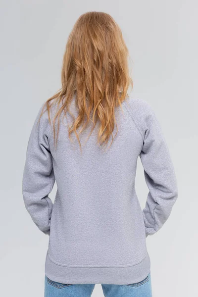 알록달록 스웨트 셔츠가 외따로 암컷은 말랑말랑 후드를 입는다 디자인 프리젠테이션 — 스톡 사진