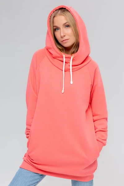 Vrouw Roze Lange Hoodie Model Voor Logo Branding Ontwerp — Stockfoto