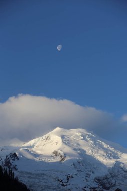 Mont Blanc, Chamonix, İsviçre yakınındaki bir Alp dağ manzarası görünümünü