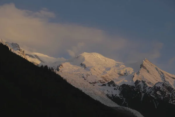 Vista de un paisaje alpino de montaña cerca del Mont Blanc, Chamonix, Suiza — Foto de Stock