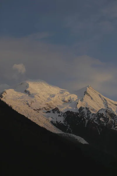 Vista de un paisaje alpino de montaña cerca del Mont Blanc, Chamonix, Suiza —  Fotos de Stock