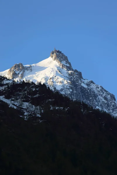Vista de uma paisagem montanhosa alpina perto de Mont Blanc, Chamonix, Suíça — Fotografia de Stock