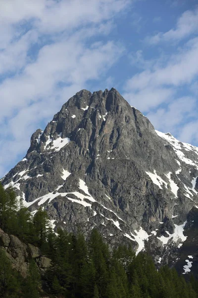 Vista de un paisaje alpino de montaña cerca del Mont Blanc, Chamonix, Suiza — Foto de Stock