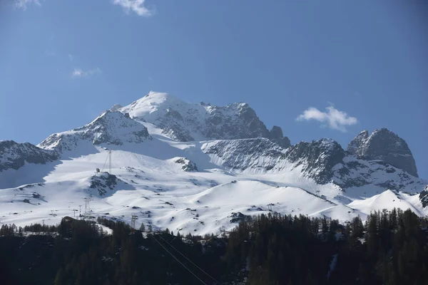 Vista de uma paisagem montanhosa alpina perto de Mont Blanc, Chamonix, Suíça — Fotografia de Stock