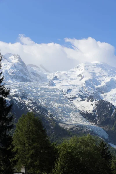 Vista de un paisaje alpino de montaña cerca del Mont Blanc, Chamonix, Suiza — Foto de Stock