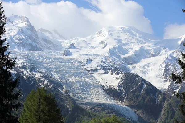 Vista de un paisaje alpino de montaña cerca del Mont Blanc, Chamonix, Suiza — Foto de Stock