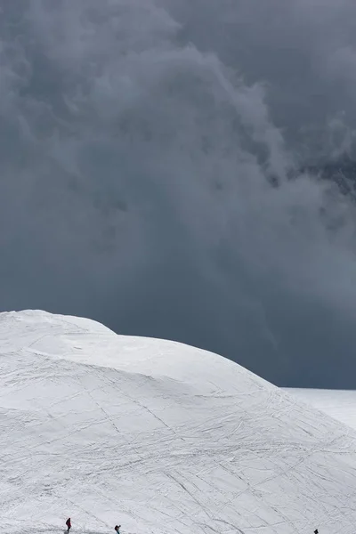 Vista de uma paisagem montanhosa alpina perto de Mont Blanc, Chamonix, Suíça — Fotografia de Stock