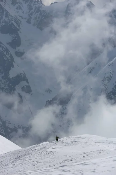 Vista de uma paisagem montanhosa alpina perto de Mont Blanc, Chamonix, Suíça — Fotografia de Stock