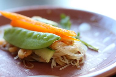 Açık yaz rulo bir plaka üzerinde