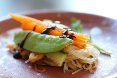 Açık yaz rulo bir plaka üzerinde