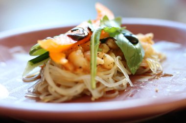 Açık yaz rulo bir plaka üzerinde