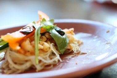 Açık yaz rulo bir plaka üzerinde