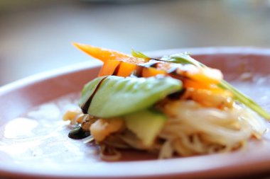 Açık yaz rulo bir plaka üzerinde