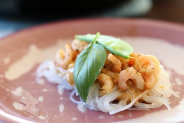 Açık yaz rulo bir plaka üzerinde