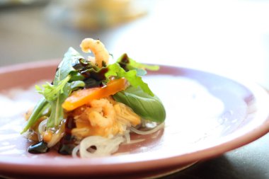 Açık yaz rulo bir plaka üzerinde