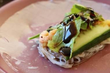 Açık yaz rulo bir plaka üzerinde