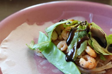 Açık yaz rulo bir plaka üzerinde