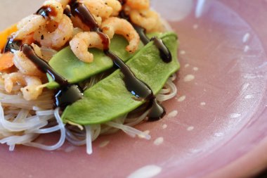 Açık yaz rulo bir plaka üzerinde