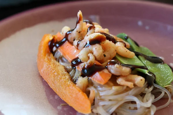 Açık yaz rulo bir plaka üzerinde